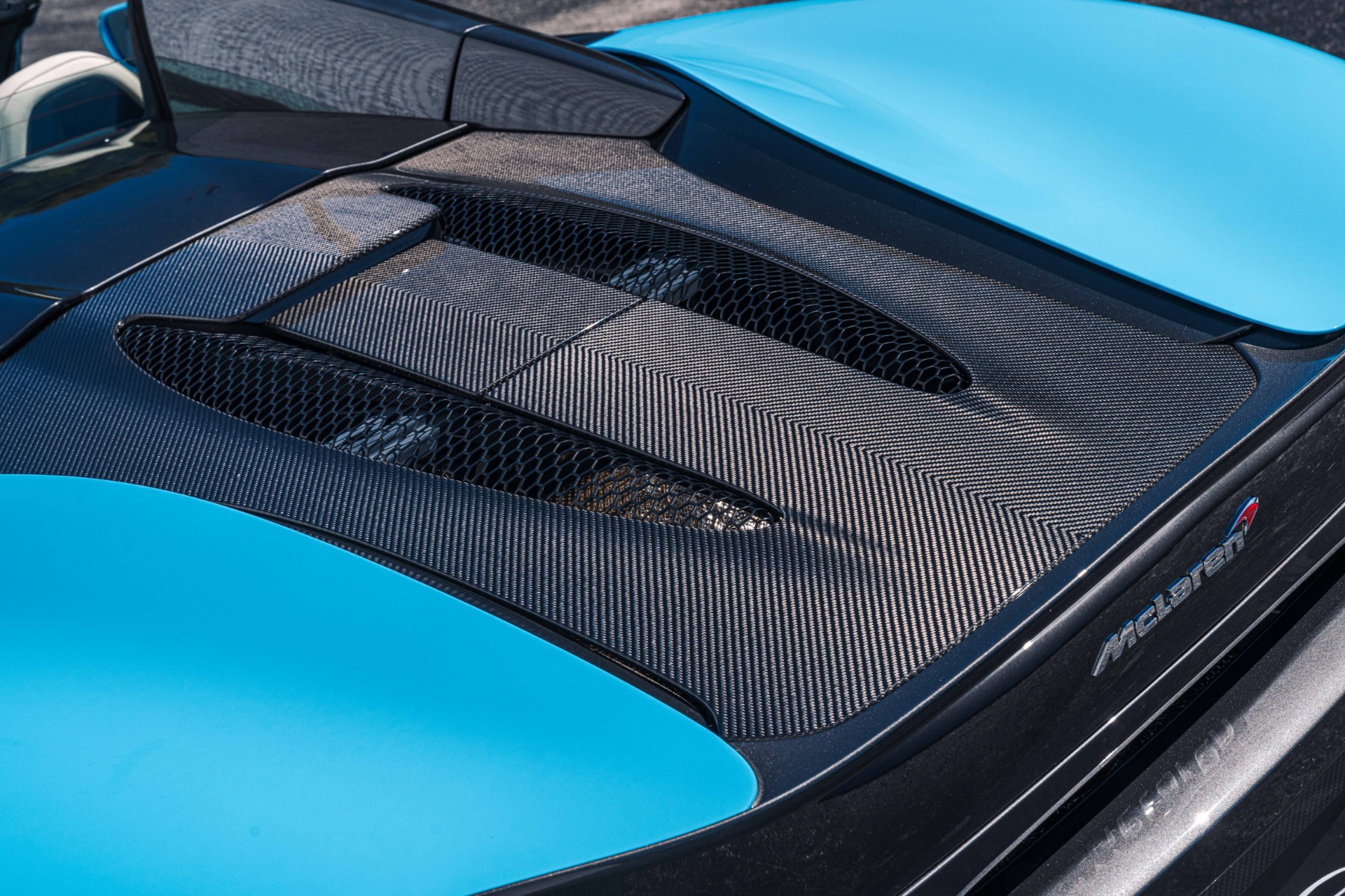 Used 2018 McLaren 570S Spider in Curacao Blue w/ the Lux Pack +